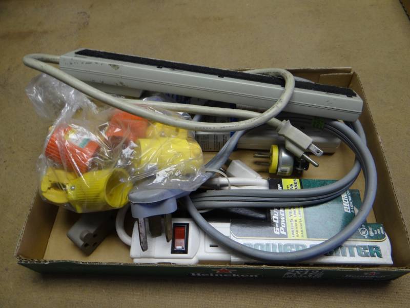 lot 19248 image: Lot of power strips & dryer cord.