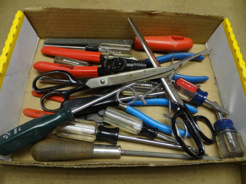lot 19259 image: Lot of various hand tools.