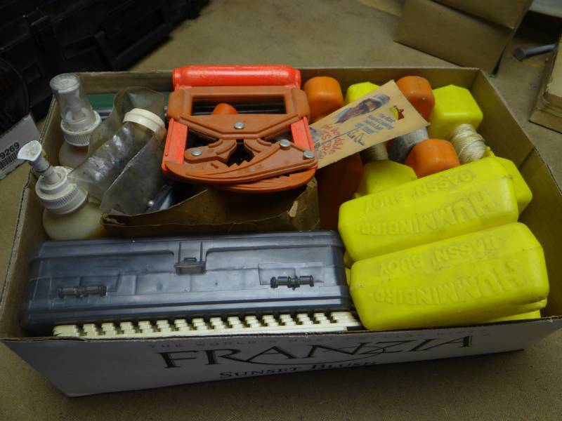 lot 19267 image: Lot of fishing equipment.
