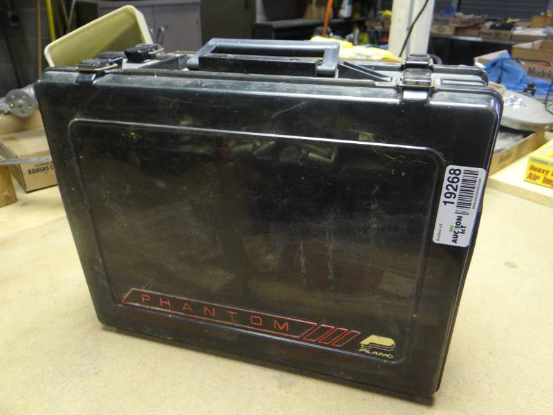lot 19268 image: Tackel box wcontents.
