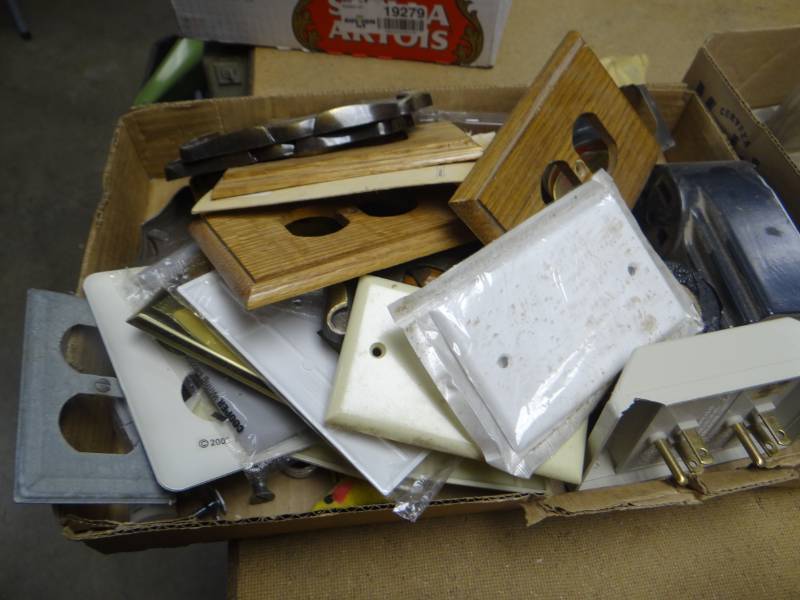 lot 19278 image: Lot of outlet covers & switch covers.