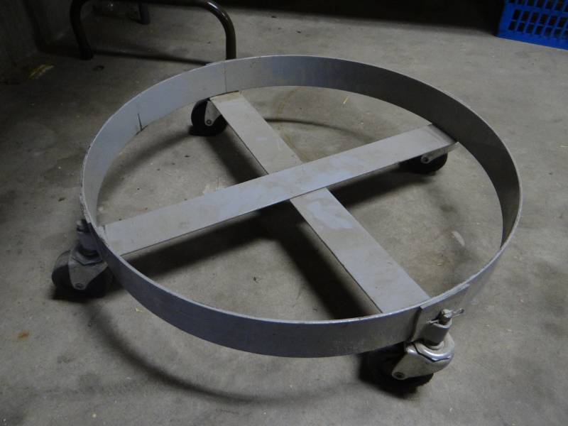 lot 19328 image: Trashcan dolly.