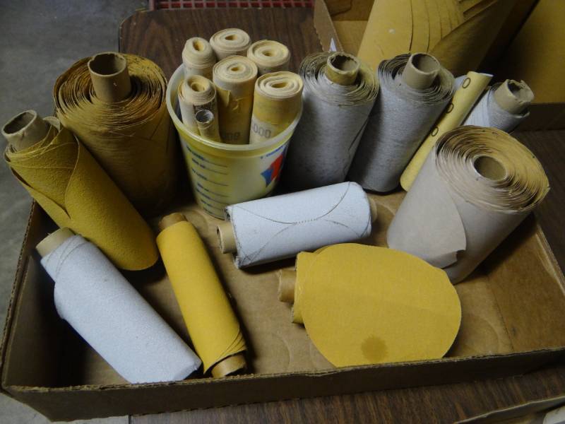 lot 19330 image: Lot of round sanding paper.