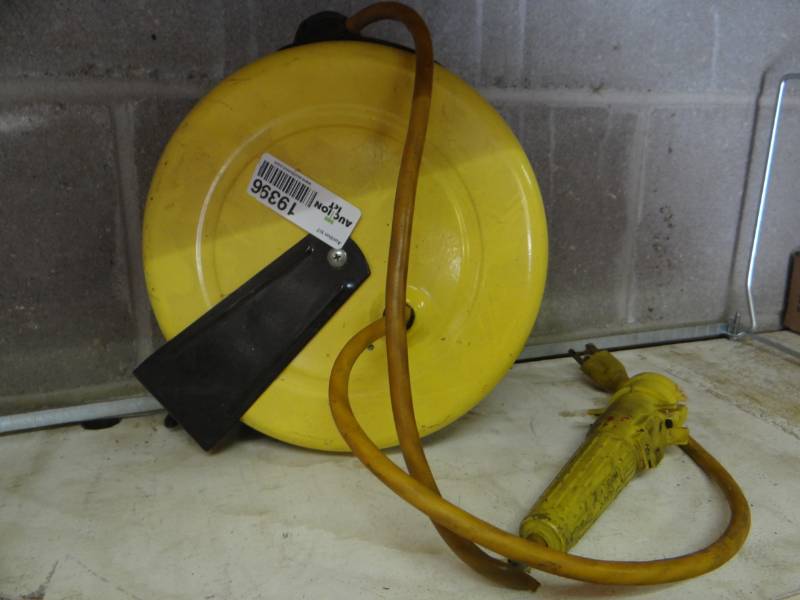 lot 19396 image: Extension cord reel.