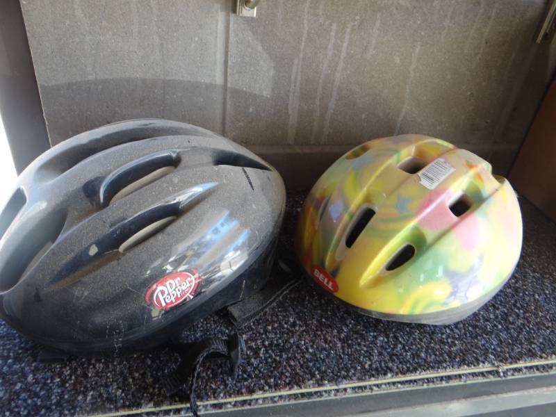 lot 19436 image: Lot of 2 bike helmets, & 2 kids hard hats.
