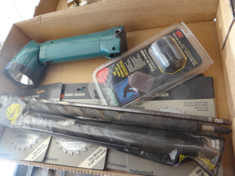 lot 19458 image: Lot of large lot drill bits, & black & decker saw blades.