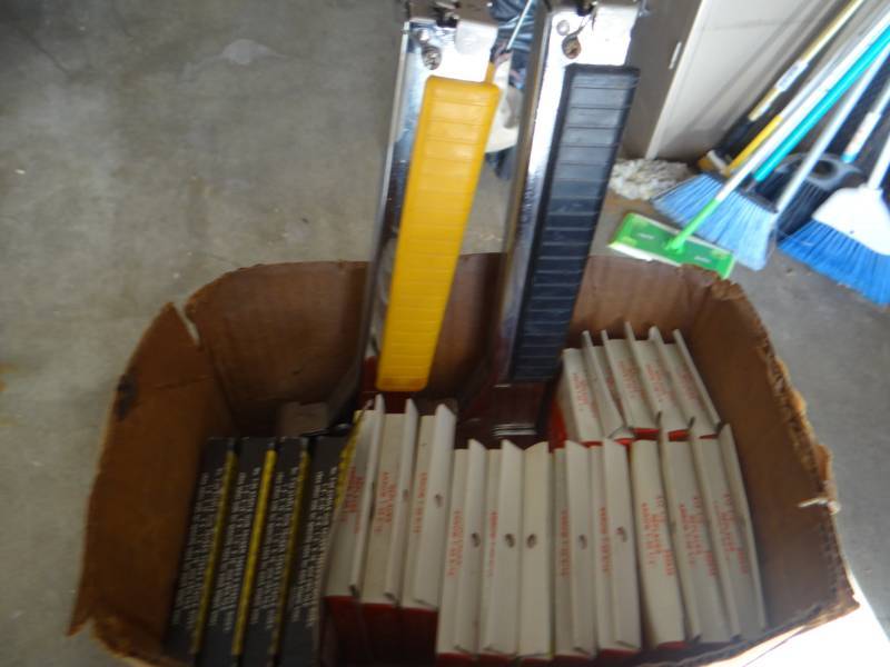 lot 19486 image: 2 Slap staplers, & staples.