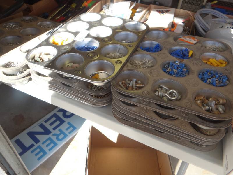 lot 19490 image: Large lot of fasteners.