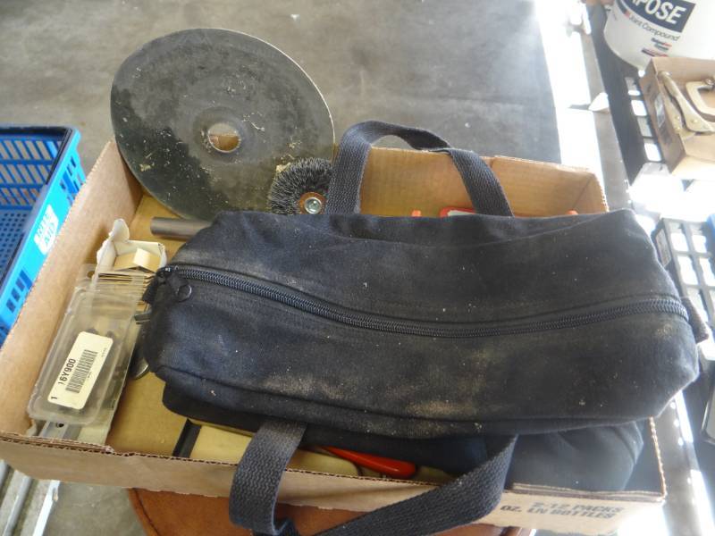 lot 19495 image: Lot of various hand tools, stanley razors, & wire brush.