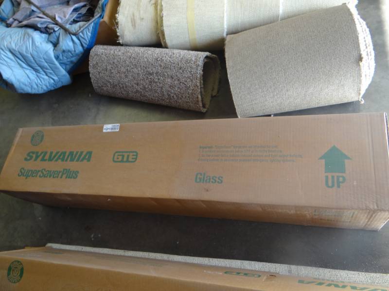 lot 19508 image: New box of sylvania lights.