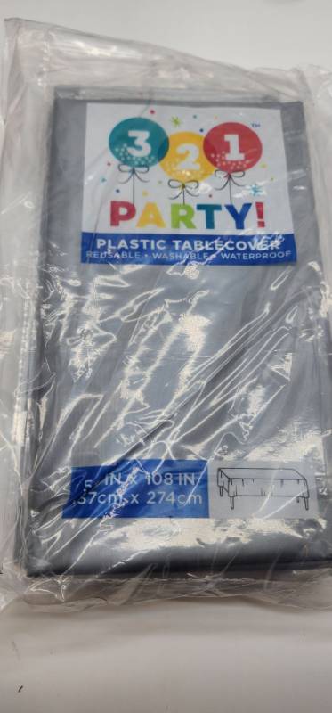 lot 69004 image: 321 Party Plastic Tablecover - Reusable Gray, Pack Of 4 - Retail $8