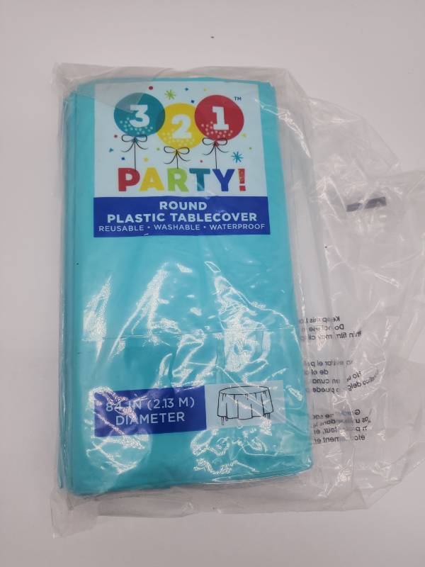 lot 69028 image: Party Round Plastic Tablecover - Light Blue 4Pack - Retail $3