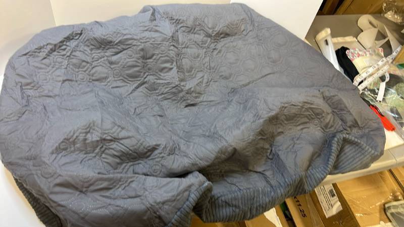 lot 168210 image: Washable Gray Dog Bed Cover - Retail $45