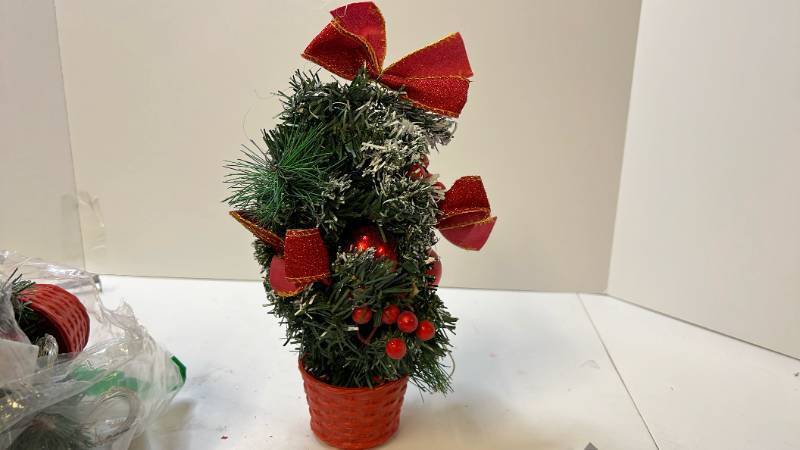 lot 168356 image: Mini Christmas Tree with LED Lights Bundle - Retail $25