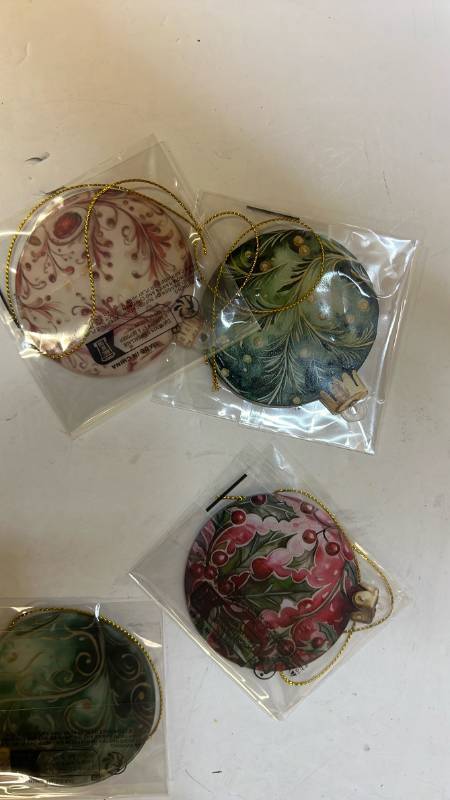 lot 68407 image: Christmas Tree Ornaments - Retail $12