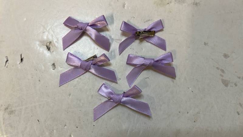 lot 70055 image: Hair Clips with Bows Cute Satin Alligator Clips - Retail $4