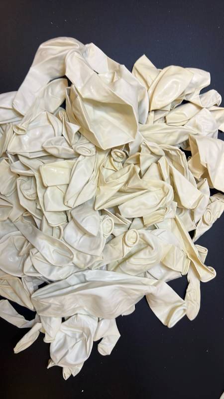 lot 70069 image: White Pearl Latex Party Balloons - 100 Count - Retail $8