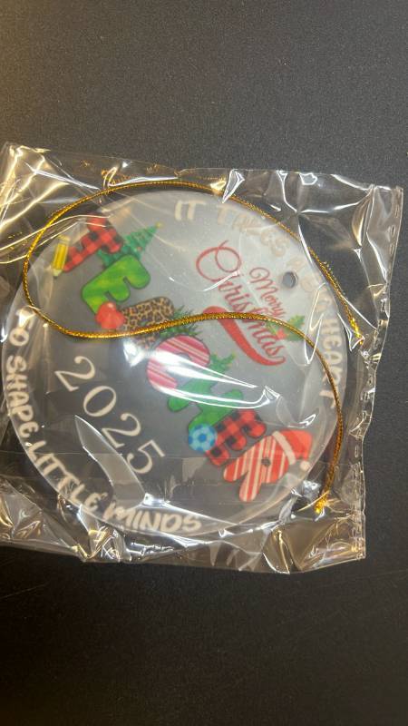 lot 70213 image: Takes A Big Heart To Shape Little Minds Ornament, Teacher Ornament 2025 - Retail $11