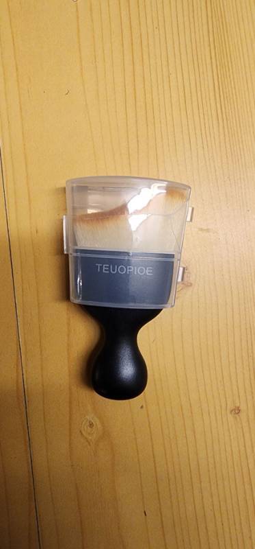 lot 70662 image: Teuopioe Makeup Brush with Storage Case - Retail $12