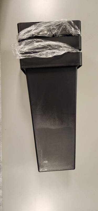 lot 69503 image: Black Square Plant Pots 12in - Retail $12