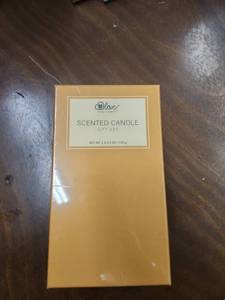 lot 25470 image: Body & Earth Scented Candle Gift Set 2x 3.5oz