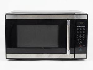 lot 25584 image: Hamilton Beach 1.1 Cu Ft Countertop Microwave Oven