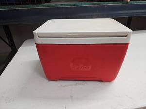 lot 62841 image: Igloo Red and White Cooler with Lid