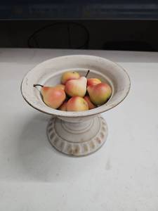 lot 62858 image: Decorative Fruit Bowl
