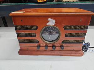 lot 62870 image: Crosley CB 19 CD Collectors Edition Radio