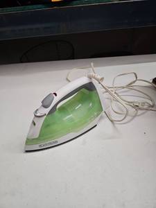 lot 62872 image: BlackDecker IR02V Steam Iron 120V