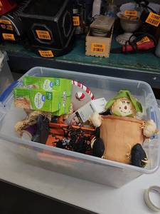 lot 62873 image: Tote of Miscellaneous Small Items