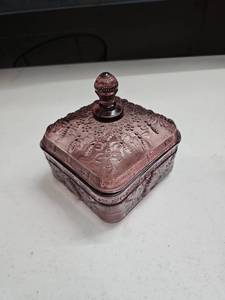 lot 62890 image: Vintage Pink Glass Candy Dish with Lid and Finial