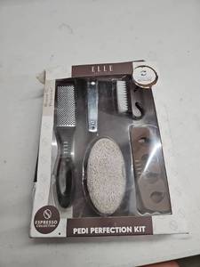 lot 62917 image: ELLE Essentials 5-Piece Pedi Perfection Kit
