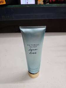 lot 62934 image: Victorias Secret Aqua Kiss Body Lotion 8 oz