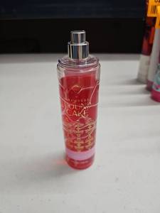 lot 62940 image: Bath & Body Works Strawberry Pound Cake Fine Fragrance Mist 8oz