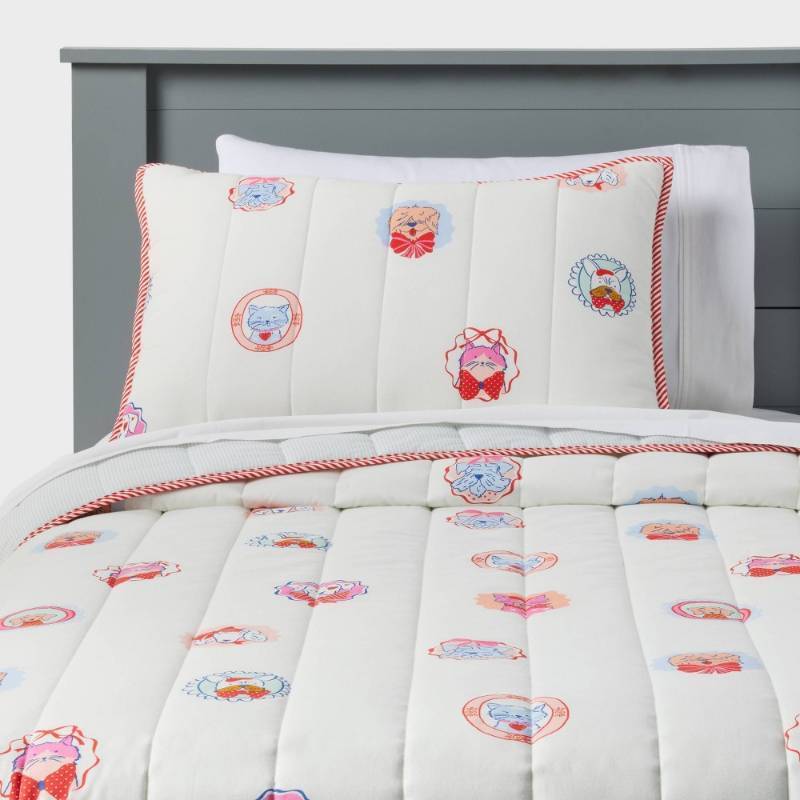 lot 386 image: FullQueen Patisserie Pet Shoppe Kids Quilt Set - Pillowfort - Retail $60