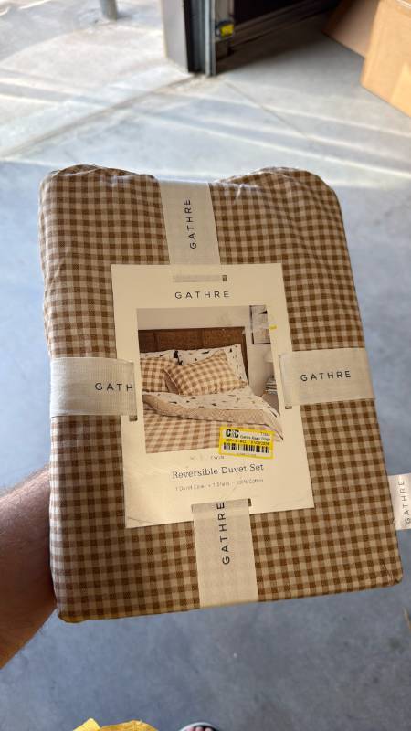 lot 540 image: Gathre Reversible Duvet Set Twin 100% Cotton - Retail $30
