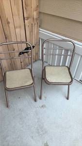 lot 624 image: Metal Folding Chairs Set of 2