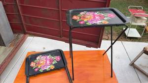 lot 647 image: Folding TV Tray Table Set 2 Floral Design Black