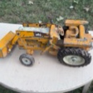 lot 660 image: Vintage toy front loader