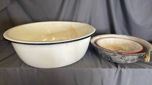 lot 711 image: Porcelain Ceramic Basins