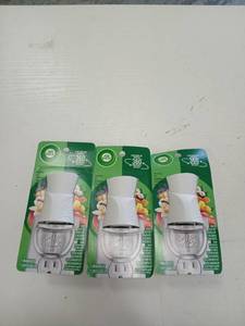 lot 79112 image: 3 Pack Air Wick Plug-In Scented Oil Warmer Model 78046