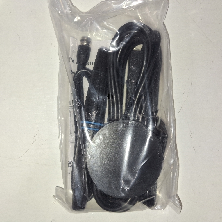 lot 40118 image: INDOOROUTDOOR HDTV ANTENNA D006AF