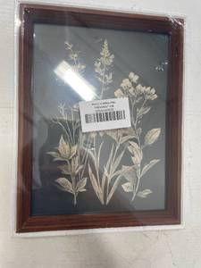 lot 79054 image: Brown Wood Picture Frame 8x5.5in