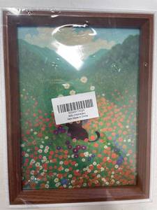 lot 79290 image: 8x5.5in Wood Picture Frame with Cat Photo