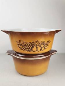 lot 86 image: Vintage Pyrex Old Orchard Casserole Dishes w Lid