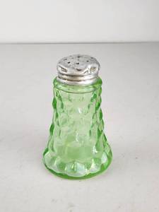 lot 90 image: Depression Era Uranium Glass Salt Shaker