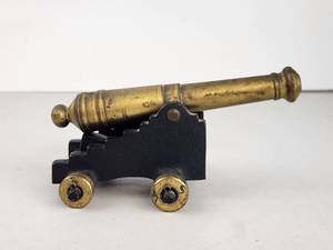 lot 115 image: Vintage Brass and Cast Iron Desk Cannon