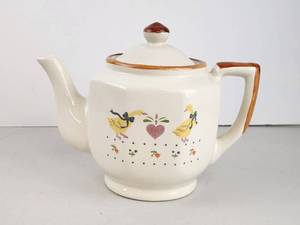 lot 117 image: Vintage Cottagecore Country Geese Ceramic Teapot