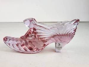 lot 123 image: Fenton Pink Cat Head Glass Shoe